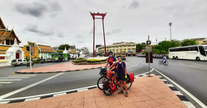 In bici lungo il Sud est asiatico: la nuova avventura di Gigi e Rita