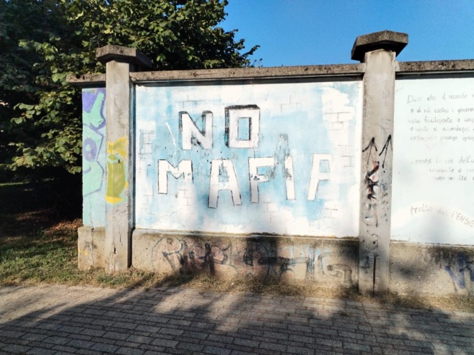 Cornaredo, il Comune ripristina i murales contro la mafia