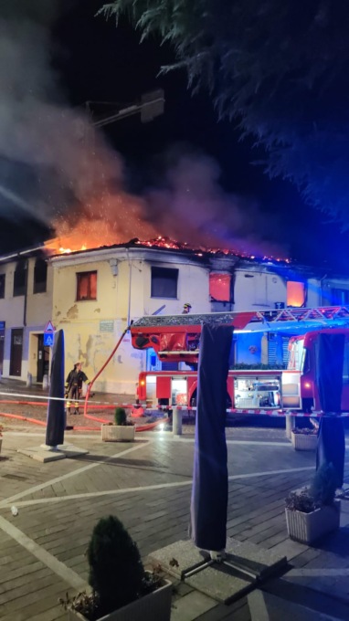 Incendio in piazza a Pregnana: casa devastata