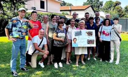 Festa a sorpresa per i 90 anni della maestra Lina