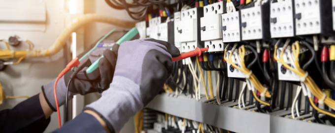 Lavori elettrici: quali sono i corsi di formazione per operare in sicurezza e conformità