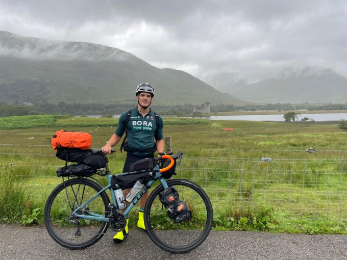 In bici in Scozia, la nuova avventura di Andrea Maggioni