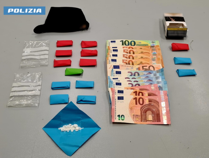 Spaccio in auto: arrestato un 29enne irregolare