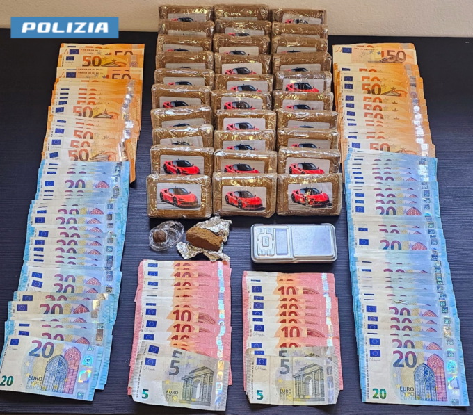 Tre chili di droga in cantina, due persone arrestate