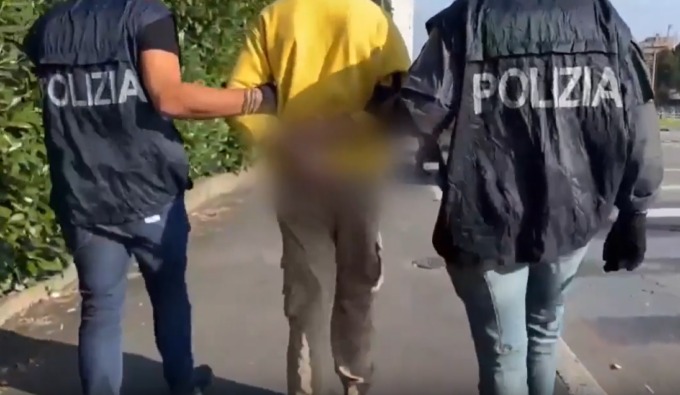 Istigazione a delinquere con finalità terroristiche: arrestato mediatore culturale di 28 anni