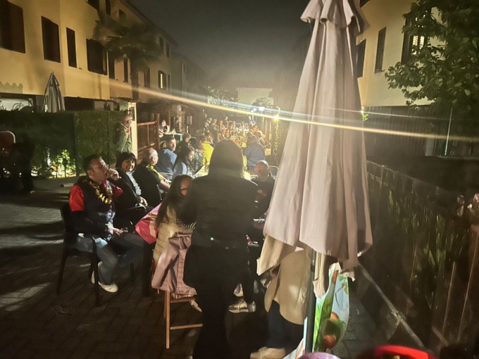 Quasi 90 persone in strada per fare festa tra vicini