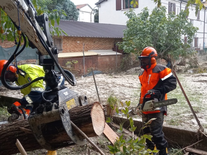 Protezione civile in soccorso alle zone dell’Emilia Romagna alluvionate