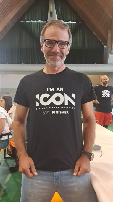 L'ex sindaco Andrea Colombo al traguardo dell'Icon Extreme, la gara più dura al mondo