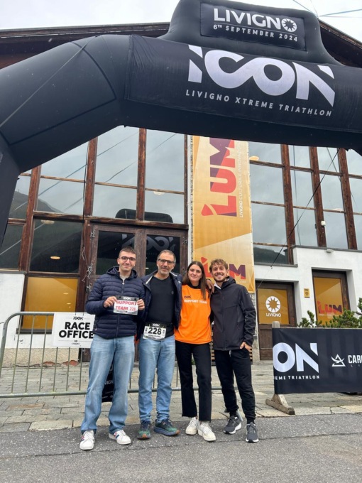L'ex sindaco Andrea Colombo al traguardo dell'Icon Extreme, la gara più dura al mondo