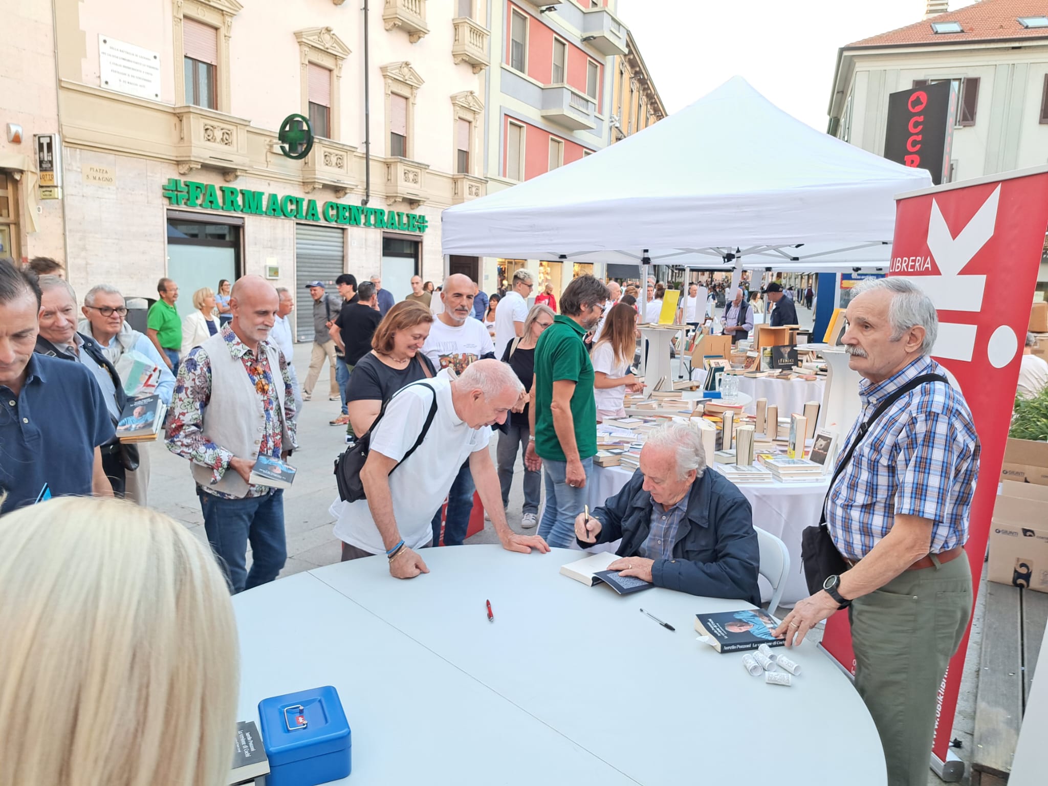 Piazza di libri legnano