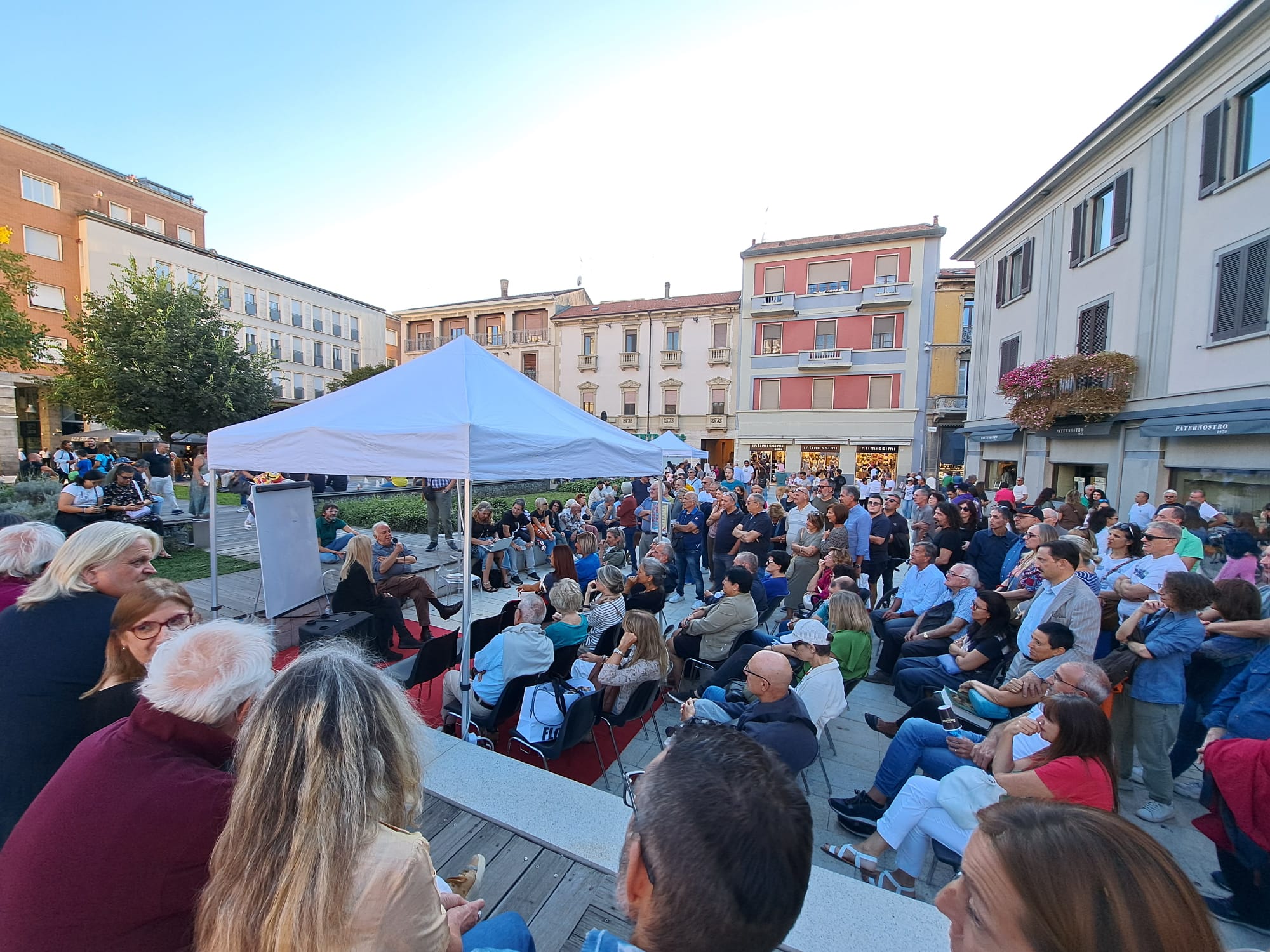 Piazza di libri legnano