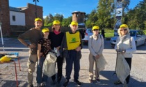 Puliamo il mondo: a Legnano recuperati pezzi di tapparella, biciclette e una panca scolastica