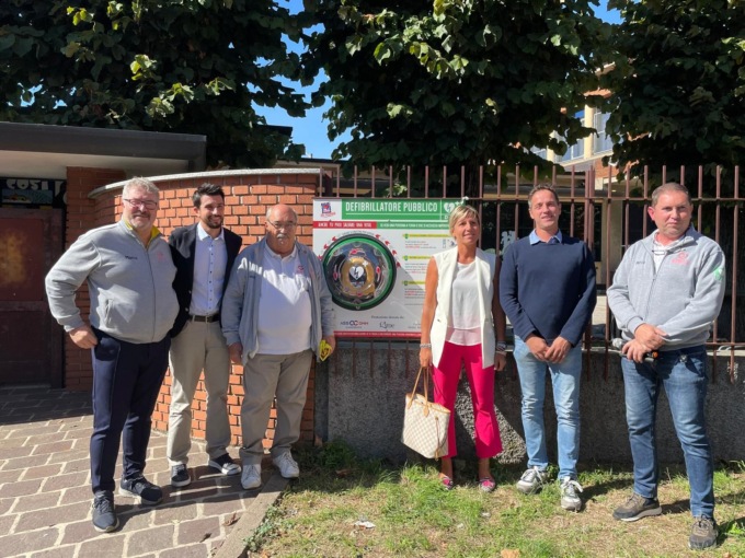 Inaugurato il nuovo defibrillatore, è il 24esimo in paese