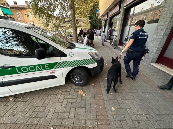 Abbiategrasso: operazione antidroga con agenti in borghese e cani
