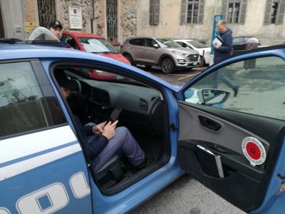 Ruba due biciclette nella piazza della stazione: la Polizia di Stato lo denuncia per furto aggravato