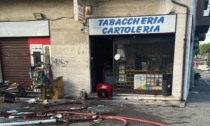 Scoppia l'incendio nella tabaccheria cartoleria