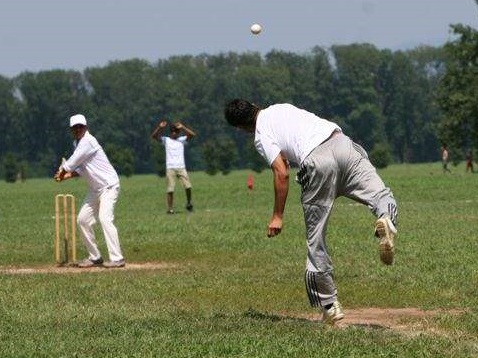 Torneo di cricket a notte fonda, la protesta dei residenti