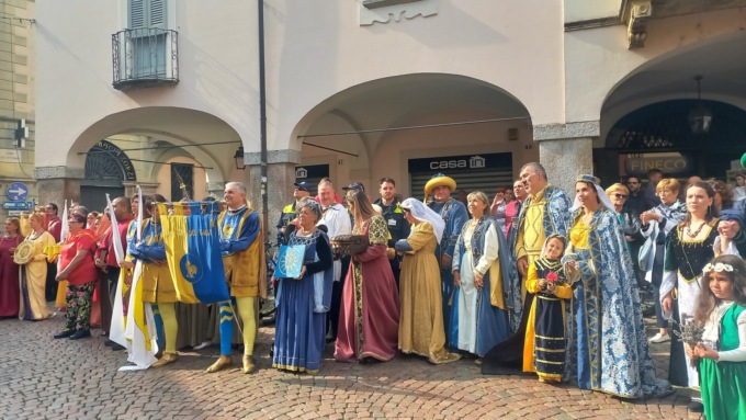 Palio di Bià: sfilata delle contrade e presentazione del Cencio