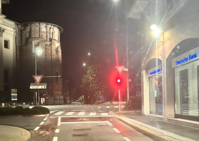 Oggi verrà riparato il semaforo fra le via Lainate e corso Europa