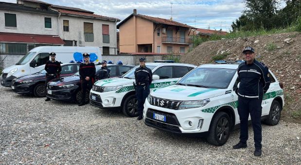 Si impossessa di un terreno comunale per posteggiare i suoi mezzi di lavoro