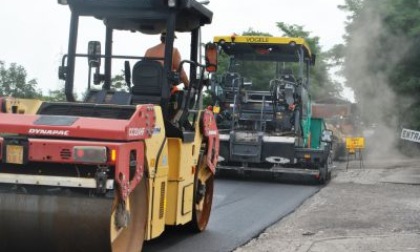 Asfaltature strade e zona 30 a Mazzo: partono i lavori