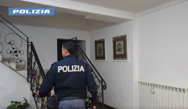 Violenza su una minorenne: nove persone arrestate