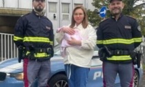 Bimba nasce in auto, in autostrada, con l'aiuto della Polizia