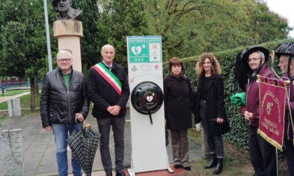 Festa per il nuovo defibrillatore installato al parco dei Bersaglieri