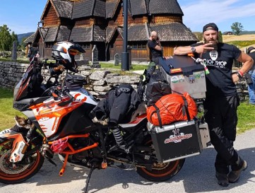 Quasi 15mila chilometri percorsi fino a Capo Nord: ora il Motovikingo ha fatto rientro a casa
