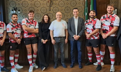 Il Rugby Rho presenta in Comune la nuova maglia per la prossima stagione