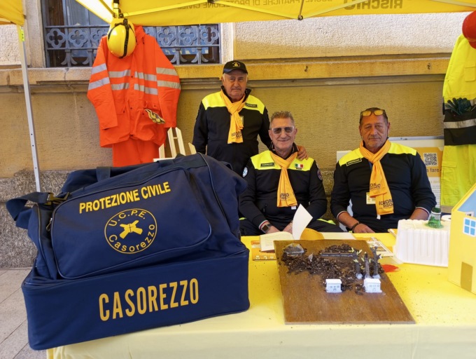 Protezione civile in piazza per la sicurezza