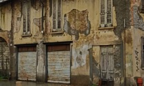 Cade un mattone da un edificio in centro a Rho