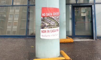 Striscioni contro il Data Center appesi a Bollate