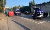 Ragazza tampona un'auto: trasportata in ospedale