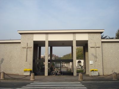 Arese: odore nauseabondo al cimitero per lo “scoppio” di alcune bare