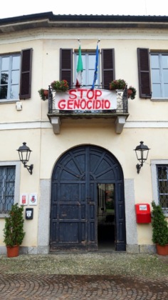 cassinetta striscione stop genocidio 2024