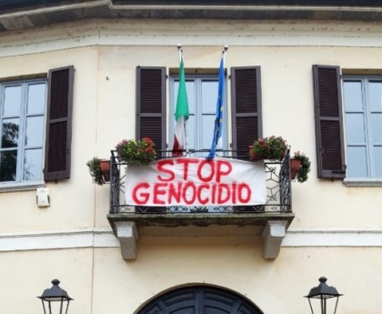 striscione municipio cassinetta stop genocidio 2024
