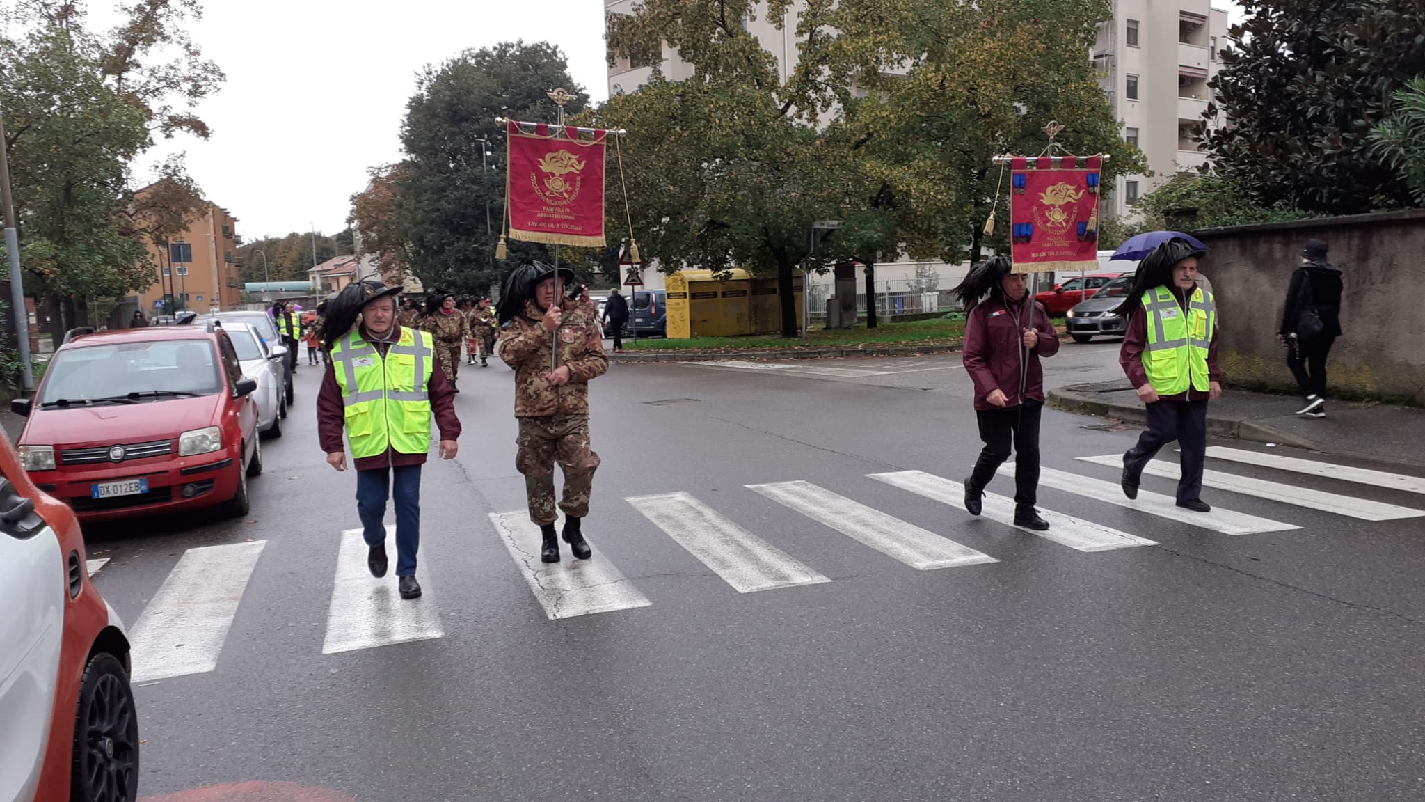 Nuovo defibrillatore Abbiategrasso corteo festa paese 24 (4)