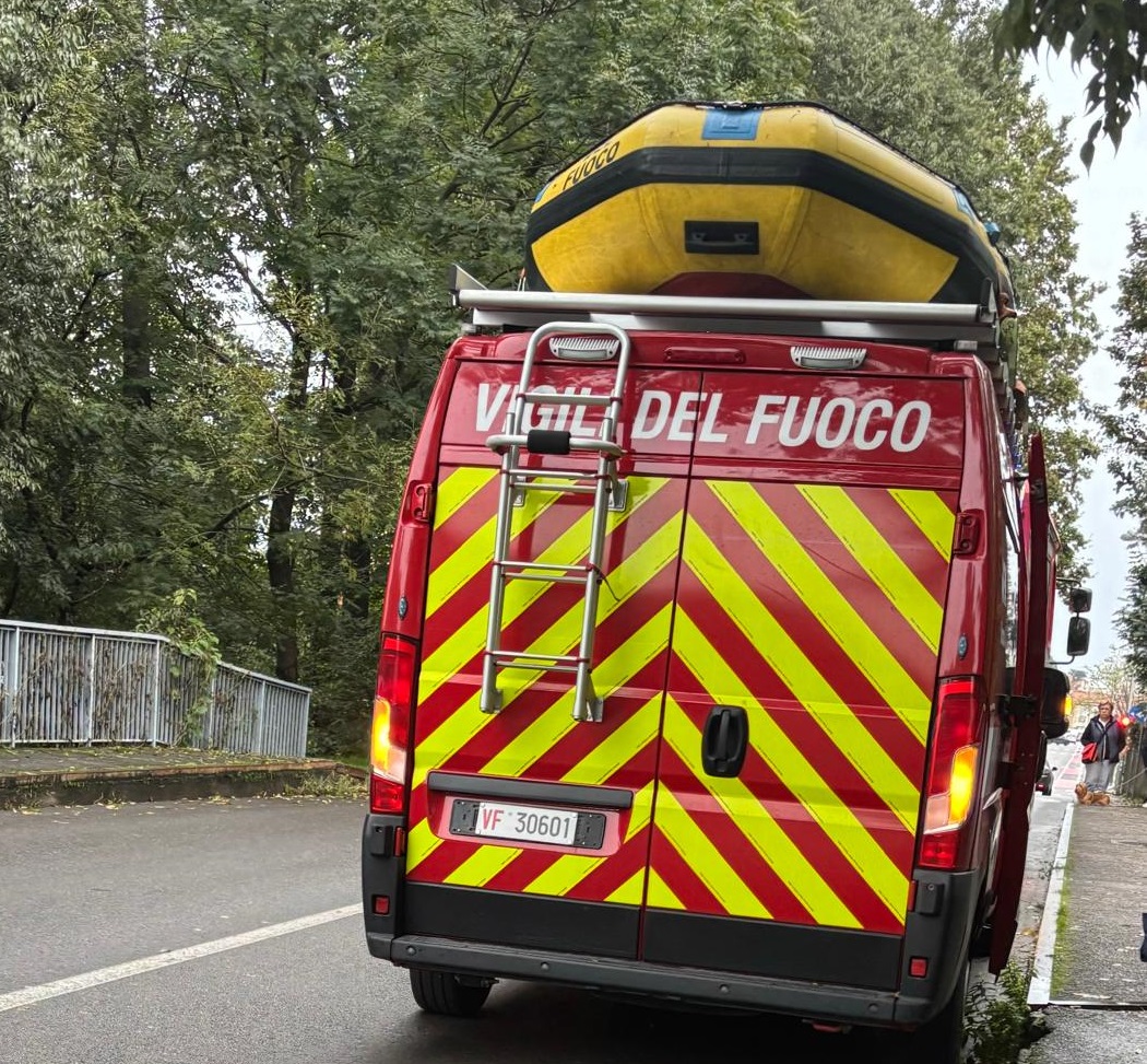 nerviano corpo avvistato nell'olona carabinieri vigili del fuoco ponte via toniolo