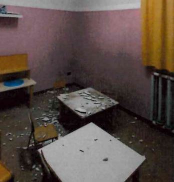 Crollo dell’intonaco del soffitto in un’aula dell’asilo