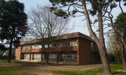 Infiltrazioni d'acqua a scuola, tutti a casa