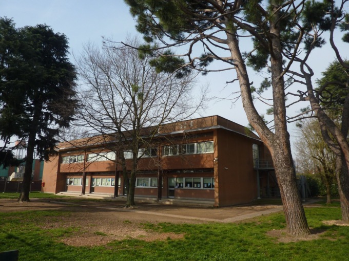 Infiltrazioni d’acqua a scuola, tutti a casa