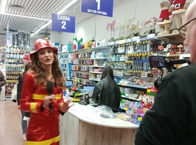 Striscia la Notizia a caccia di uscite di sicurezza chiuse