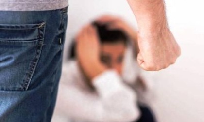Molestie e minacce di morte alla moglie: arrestato