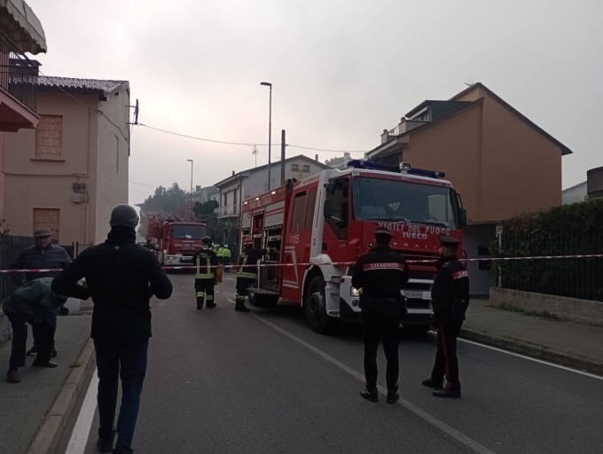 Incendio in una palazzina: intervengono i Vigili del fuoco