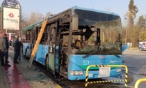 Va a fuoco un autobus di servizio in ospedale