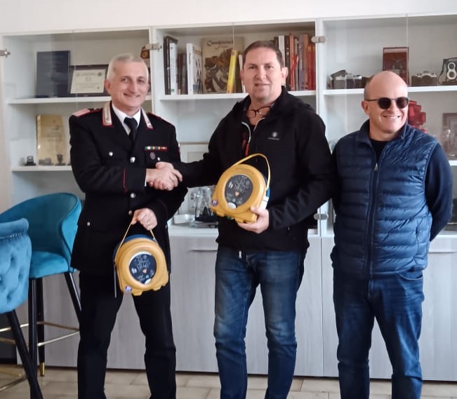 Ritrovati due defribillatori rubati a Legnano