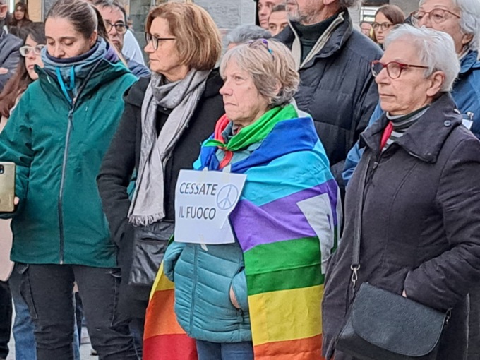 In piazza per chiedere il cessate il fuoco