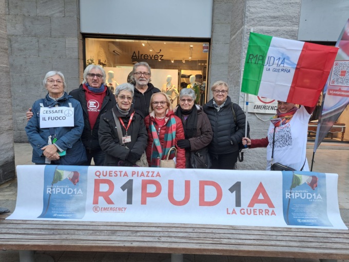 In piazza per chiedere il cessate il fuoco