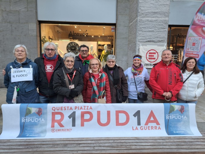 In piazza per chiedere il cessate il fuoco